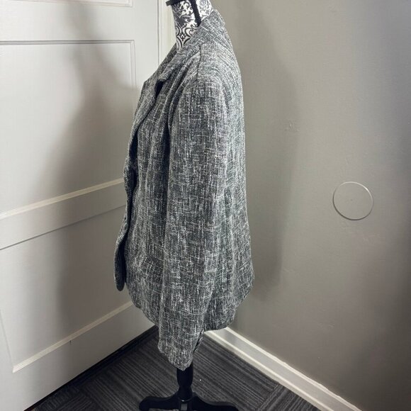 JLux Label gray and white tweed blazer with pockets and single button. - Picture 5 of 9